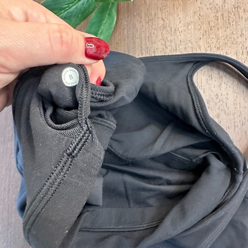 Lululemon Black Align Cropped Tank Top – Size 8 (No Pads) - Picture 4 of 4